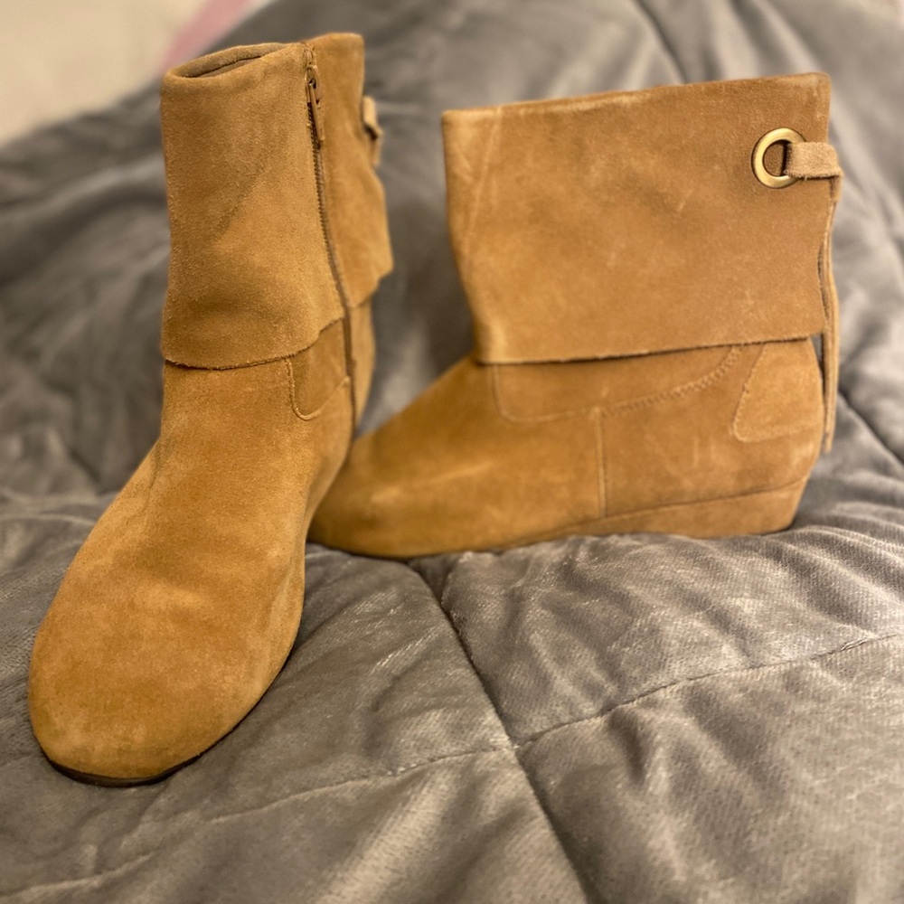 Aerosol brown suede booty size 9 1/2 medium